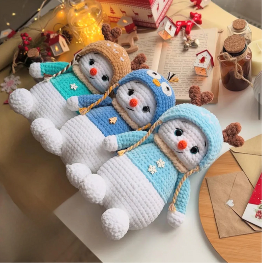 Snowman and 4 hats crochet pattern