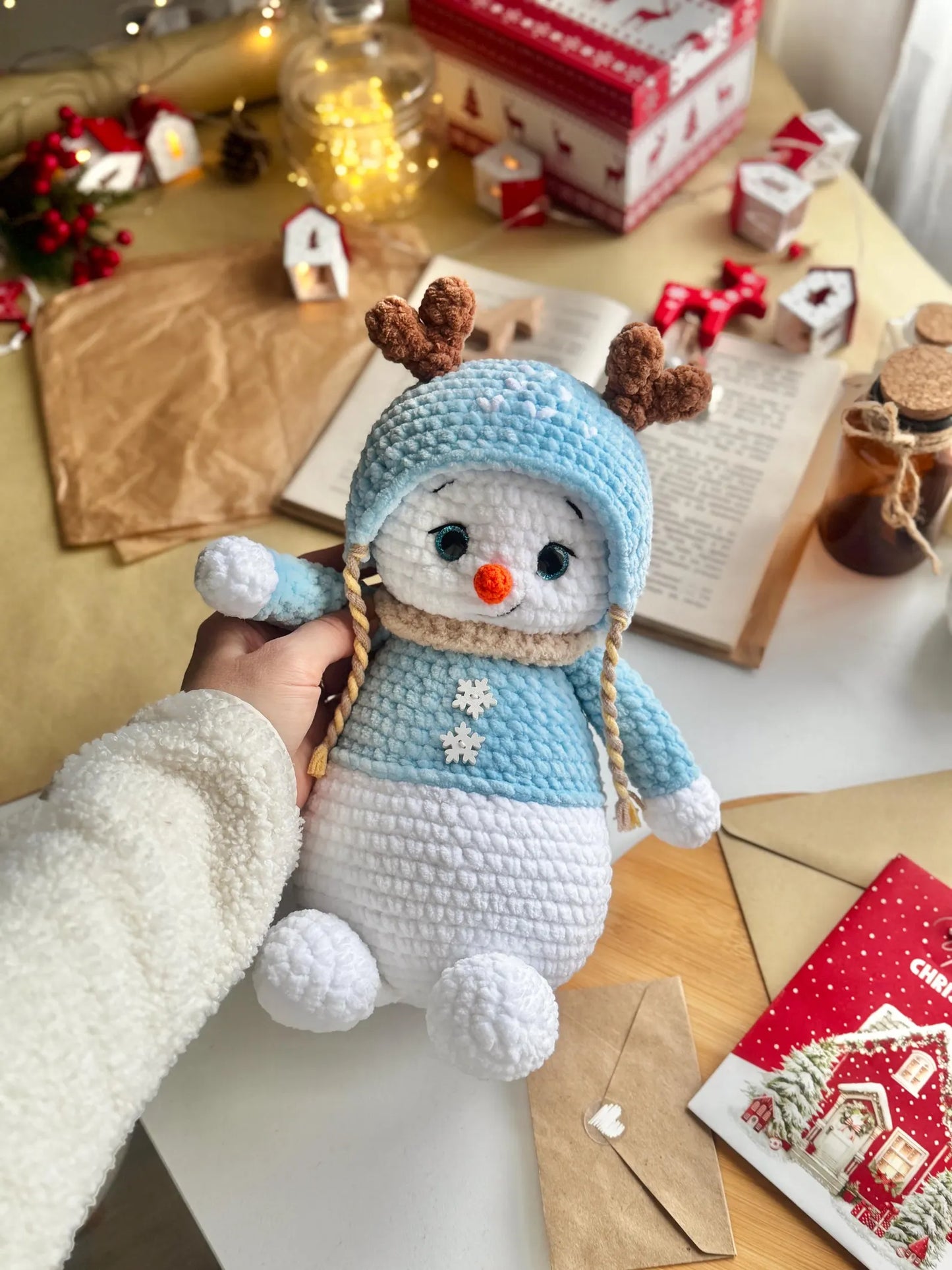 Snowman and 4 hats crochet pattern